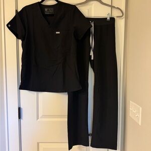 Women’s Figs Black Scrub Set